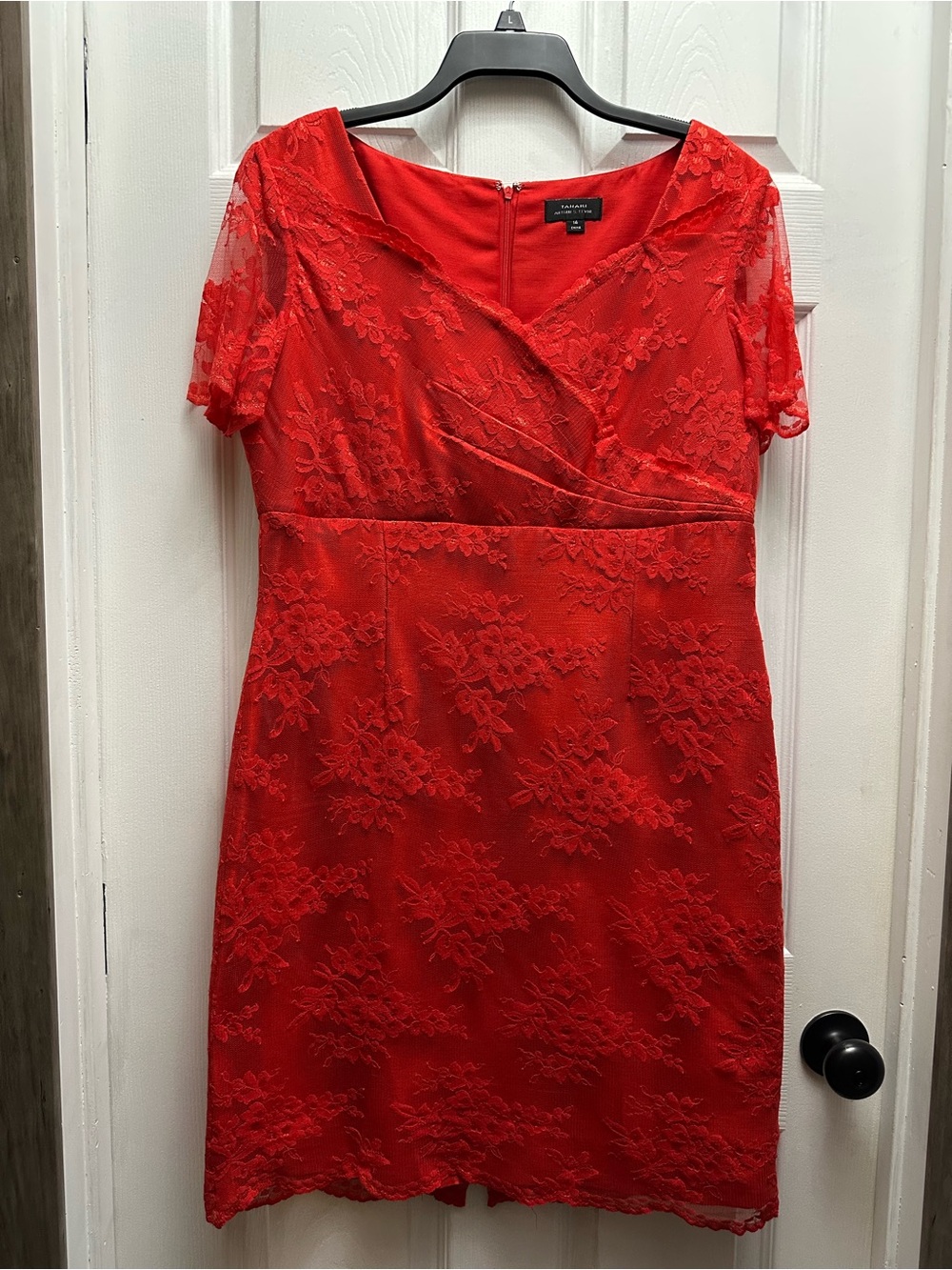 Tahari by Arthur Levine Red Lace Cocktail Dress - Size 14